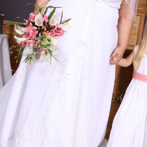 Wedding dress - Picture 4 of 7